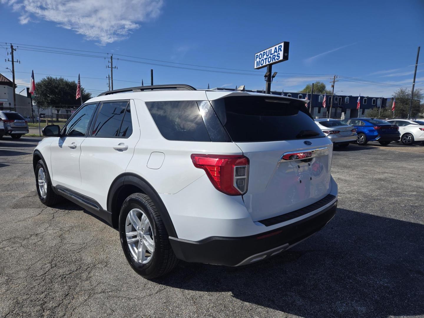 2023 White /Tan Ford Explorer XLT (1FMSK7DH9PG) with an 2.3L L4 DOHC 16V engine, 10A transmission, located at 1842 Wirt Road, Houston, TX, 77055, (713) 973-3903, 29.805330, -95.484787 - Photo#2