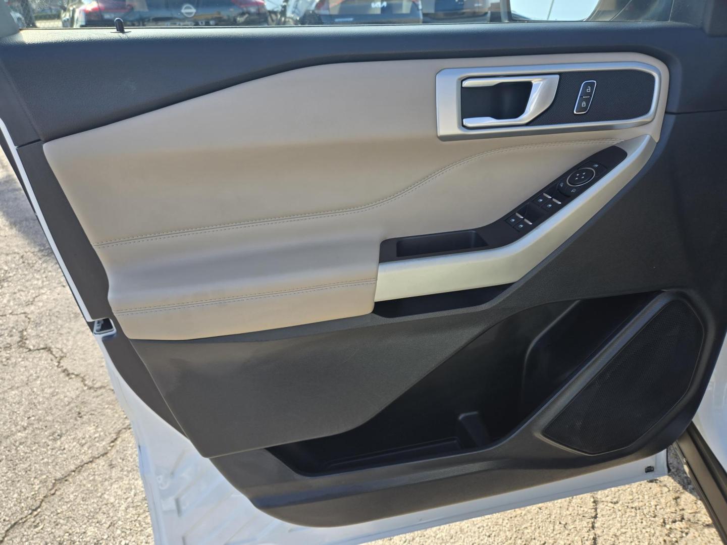 2023 White /Tan Ford Explorer XLT (1FMSK7DH9PG) with an 2.3L L4 DOHC 16V engine, 10A transmission, located at 1842 Wirt Road, Houston, TX, 77055, (713) 973-3903, 29.805330, -95.484787 - Photo#9