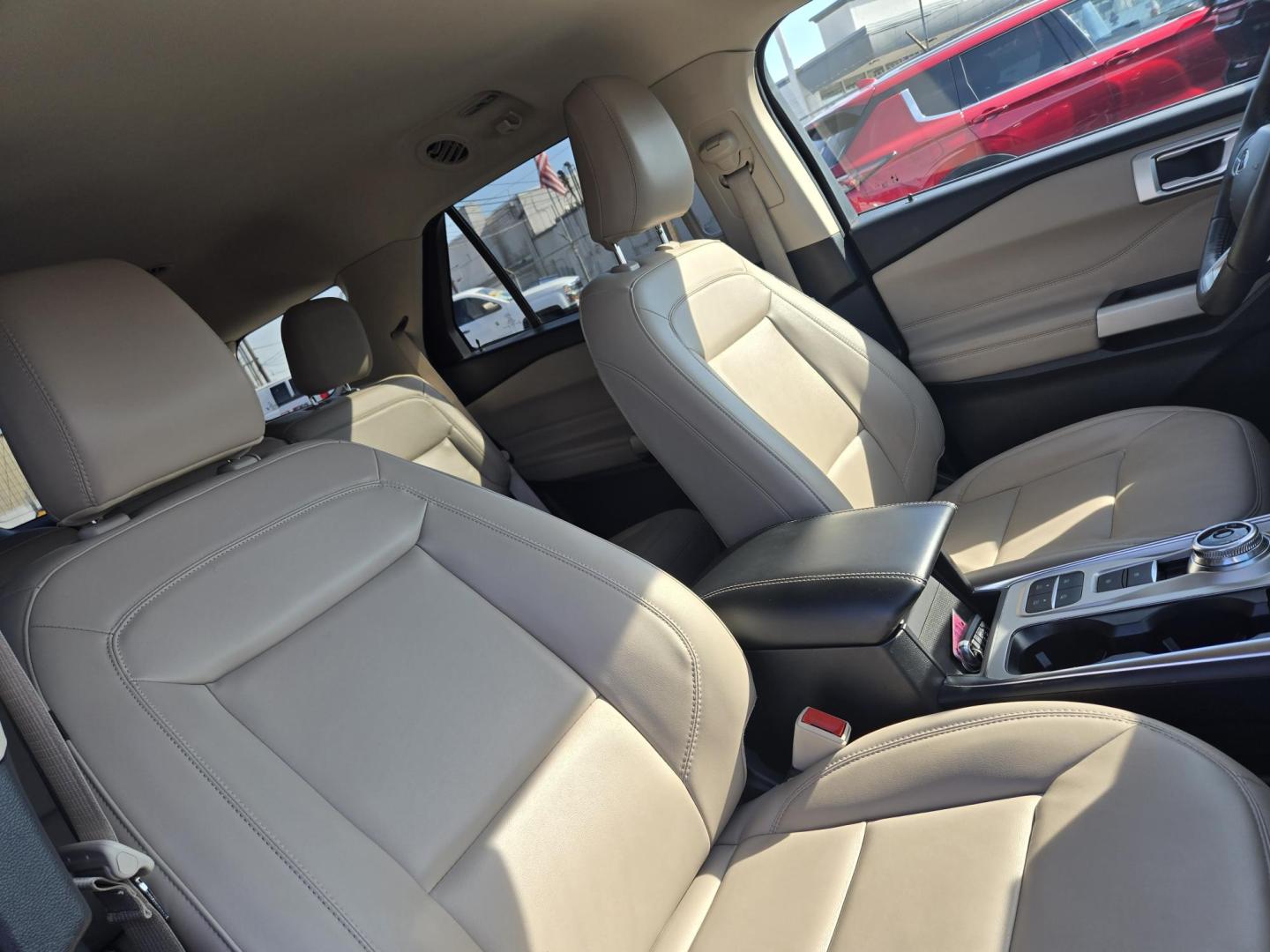 2023 White /Tan Ford Explorer XLT (1FMSK7DH9PG) with an 2.3L L4 DOHC 16V engine, 10A transmission, located at 1842 Wirt Road, Houston, TX, 77055, (713) 973-3903, 29.805330, -95.484787 - Photo#12