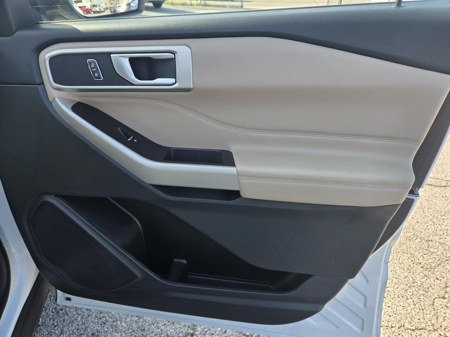 2023 White /Tan Ford Explorer XLT (1FMSK7DH9PG) with an 2.3L L4 DOHC 16V engine, 10A transmission, located at 1842 Wirt Road, Houston, TX, 77055, (713) 973-3903, 29.805330, -95.484787 - Photo#13