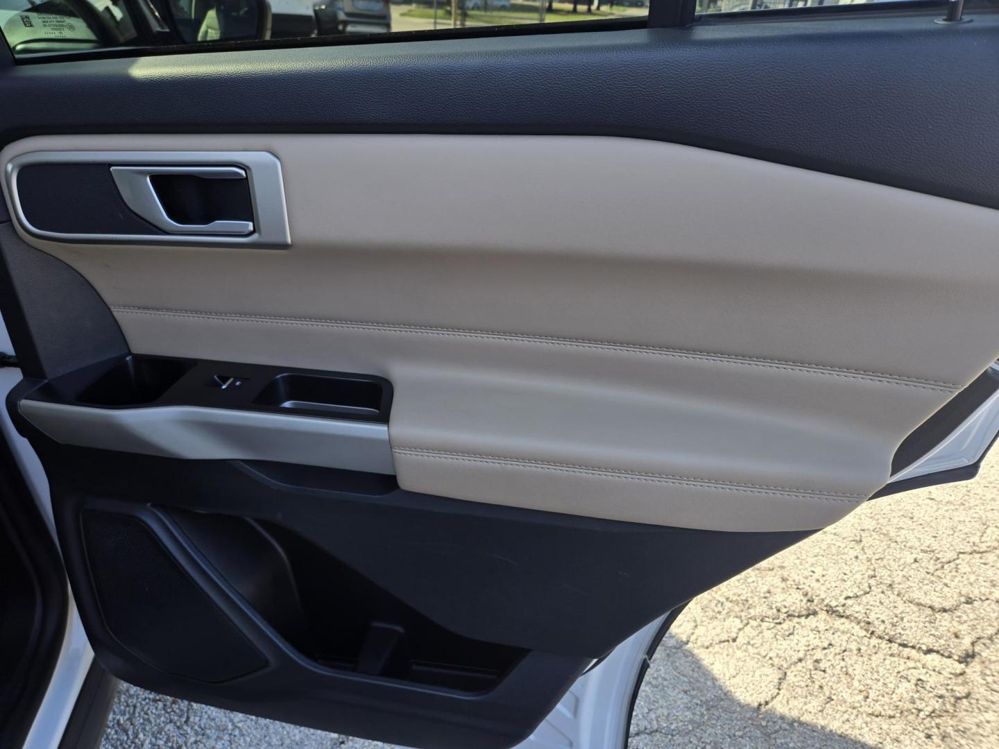 2023 White /Tan Ford Explorer XLT (1FMSK7DH9PG) with an 2.3L L4 DOHC 16V engine, 10A transmission, located at 1842 Wirt Road, Houston, TX, 77055, (713) 973-3903, 29.805330, -95.484787 - Photo#15