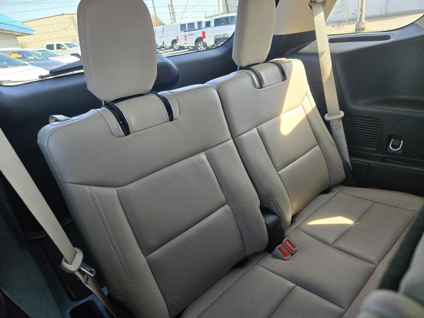 2023 White /Tan Ford Explorer XLT (1FMSK7DH9PG) with an 2.3L L4 DOHC 16V engine, 10A transmission, located at 1842 Wirt Road, Houston, TX, 77055, (713) 973-3903, 29.805330, -95.484787 - Photo#16