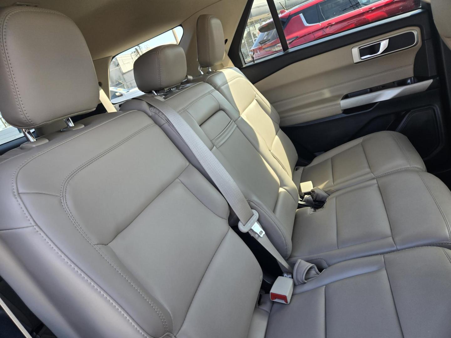 2023 White /Tan Ford Explorer XLT (1FMSK7DH9PG) with an 2.3L L4 DOHC 16V engine, 10A transmission, located at 1842 Wirt Road, Houston, TX, 77055, (713) 973-3903, 29.805330, -95.484787 - Photo#14