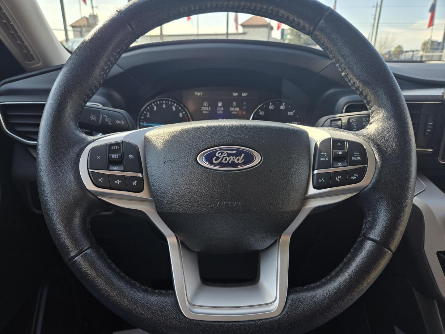 2023 White /Tan Ford Explorer XLT (1FMSK7DH9PG) with an 2.3L L4 DOHC 16V engine, 10A transmission, located at 1842 Wirt Road, Houston, TX, 77055, (713) 973-3903, 29.805330, -95.484787 - Photo#18