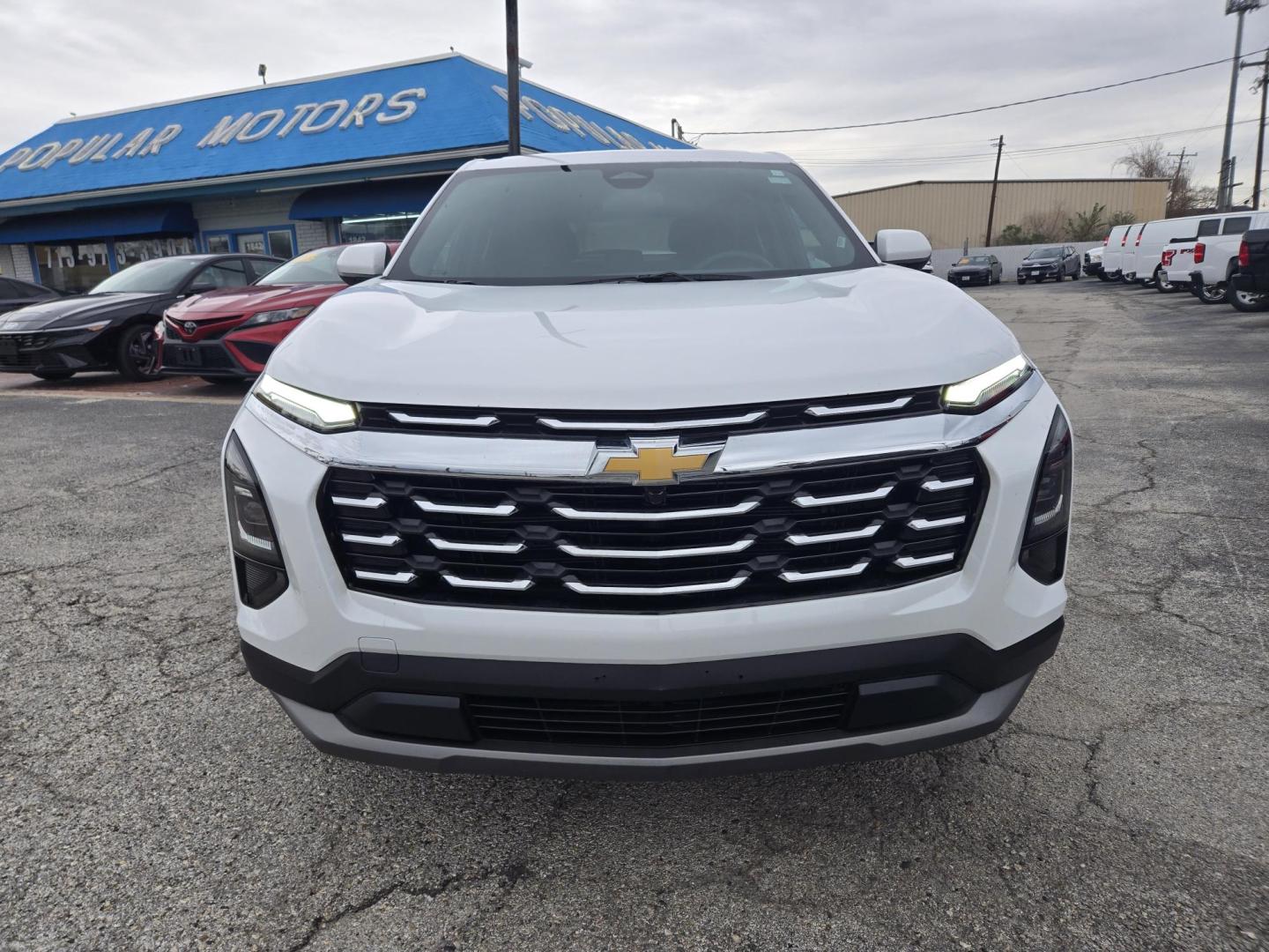 2025 White /Black Chevrolet Equinox LS 2WD (3GNAXHEG8SL) with an 1.5L L4 DOHC 16V TURBO engine, 6A transmission, located at 1842 Wirt Road, Houston, TX, 77055, (713) 973-3903, 29.805330, -95.484787 - Photo#7