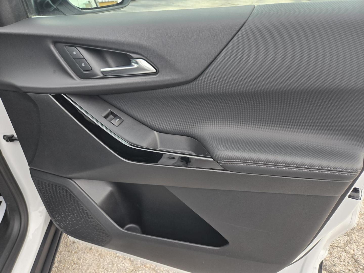 2025 White /Black Chevrolet Equinox LS 2WD (3GNAXHEG8SL) with an 1.5L L4 DOHC 16V TURBO engine, 6A transmission, located at 1842 Wirt Road, Houston, TX, 77055, (713) 973-3903, 29.805330, -95.484787 - Photo#13