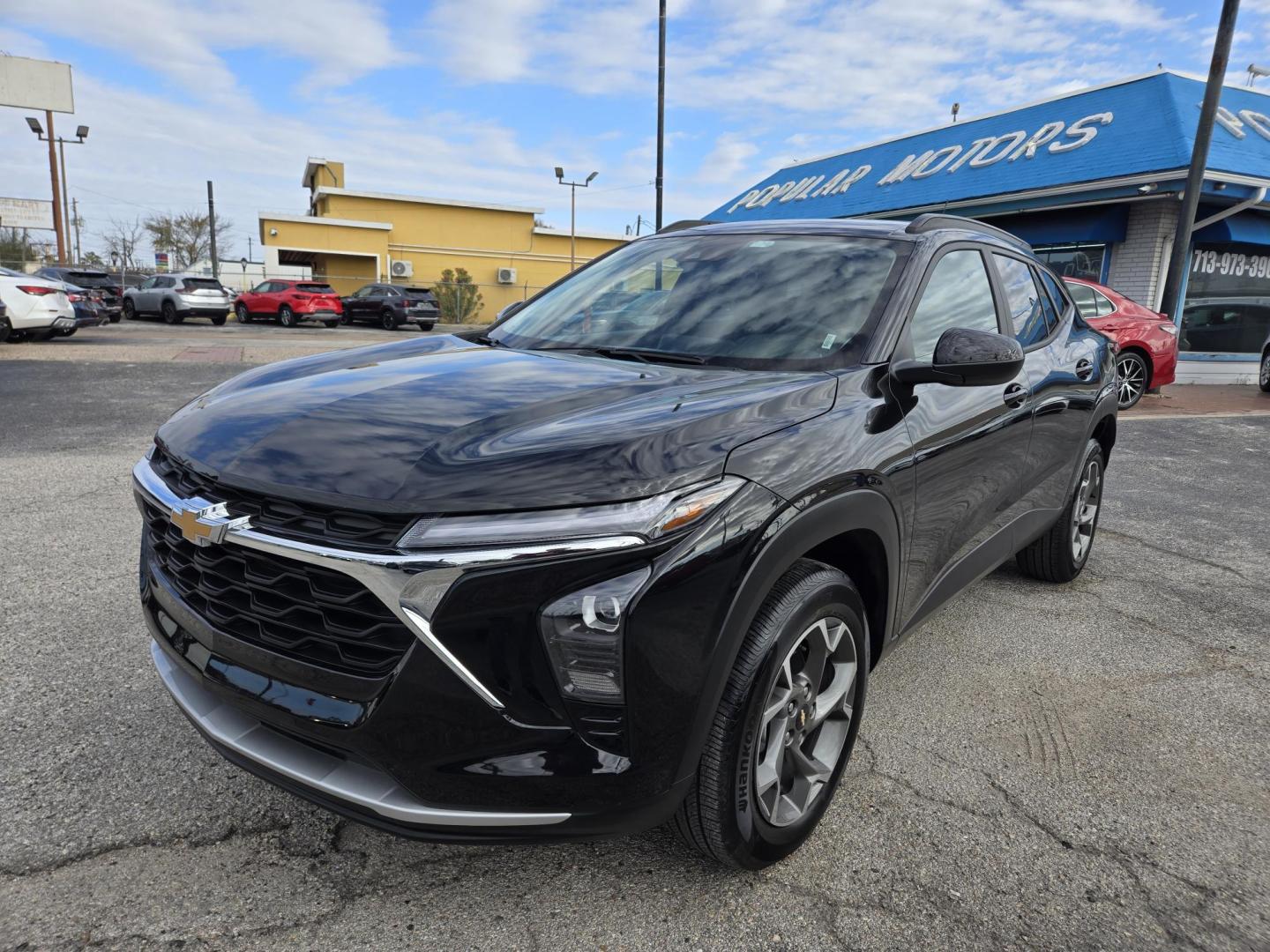 2025 Black /Black Chevrolet Trax LT (KL77LHEPXSC) with an 1.2L L3 TURBO engine, 6A transmission, located at 1842 Wirt Road, Houston, TX, 77055, (713) 973-3903, 29.805330, -95.484787 - Photo#0
