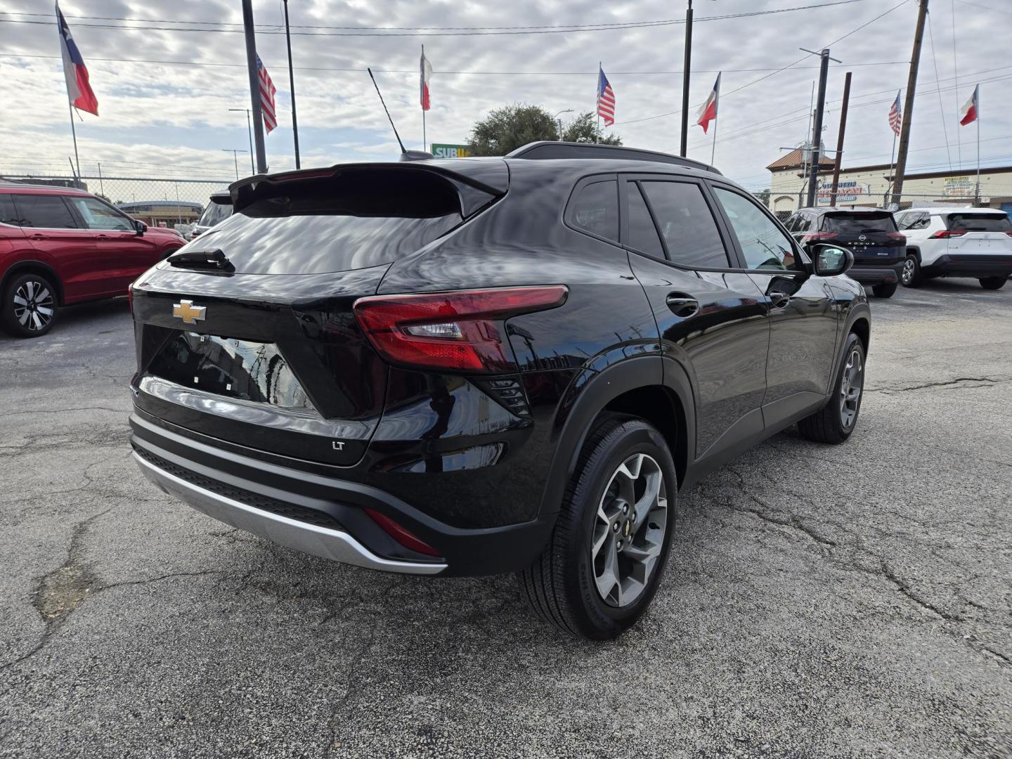 2025 Black /Black Chevrolet Trax LT (KL77LHEPXSC) with an 1.2L L3 TURBO engine, 6A transmission, located at 1842 Wirt Road, Houston, TX, 77055, (713) 973-3903, 29.805330, -95.484787 - Photo#4