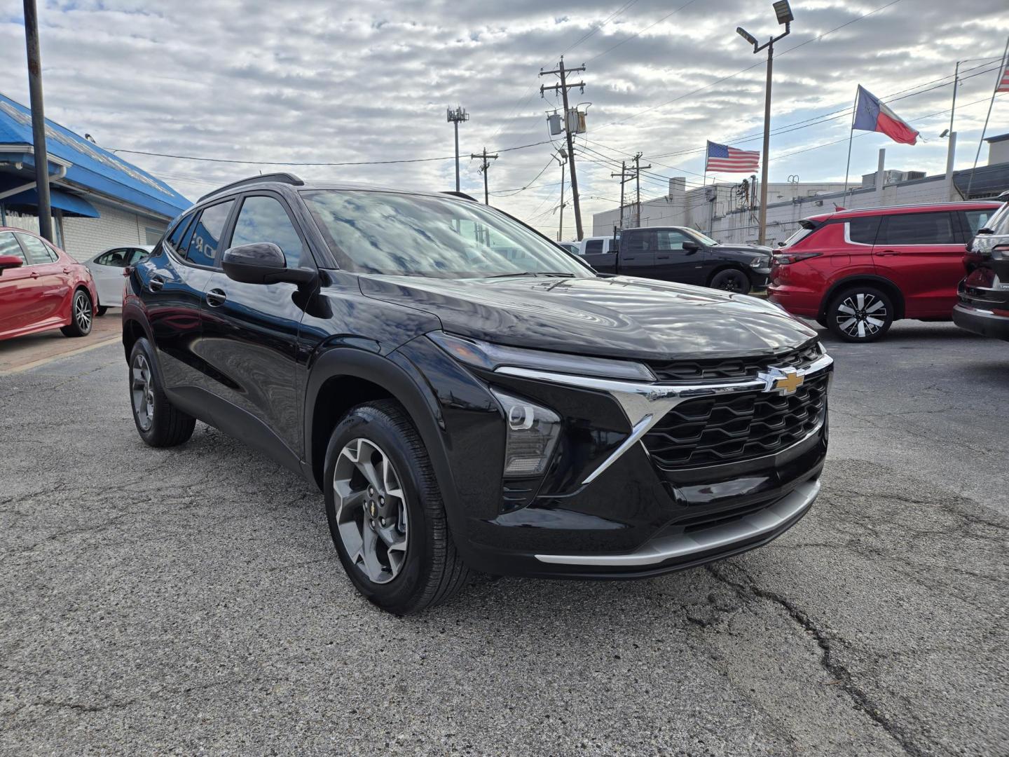 2025 Black /Black Chevrolet Trax LT (KL77LHEPXSC) with an 1.2L L3 TURBO engine, 6A transmission, located at 1842 Wirt Road, Houston, TX, 77055, (713) 973-3903, 29.805330, -95.484787 - Photo#6