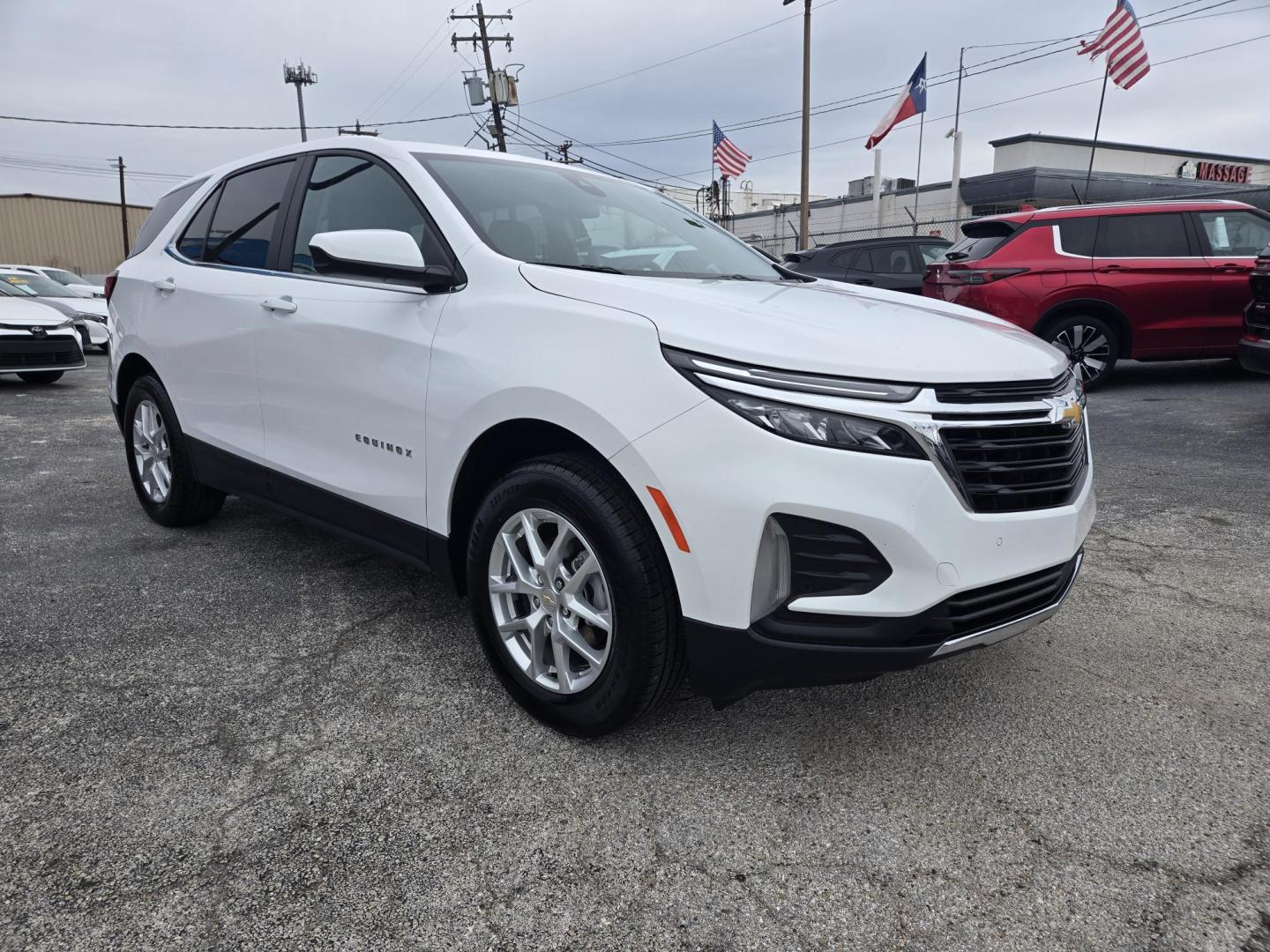 2024 White /Black Chevrolet Equinox LT AWD (3GNAXUEG2RL) with an 1.5L L4 DOHC 16V TURBO engine, 6A transmission, located at 1842 Wirt Road, Houston, TX, 77055, (713) 973-3903, 29.805330, -95.484787 - Photo#6