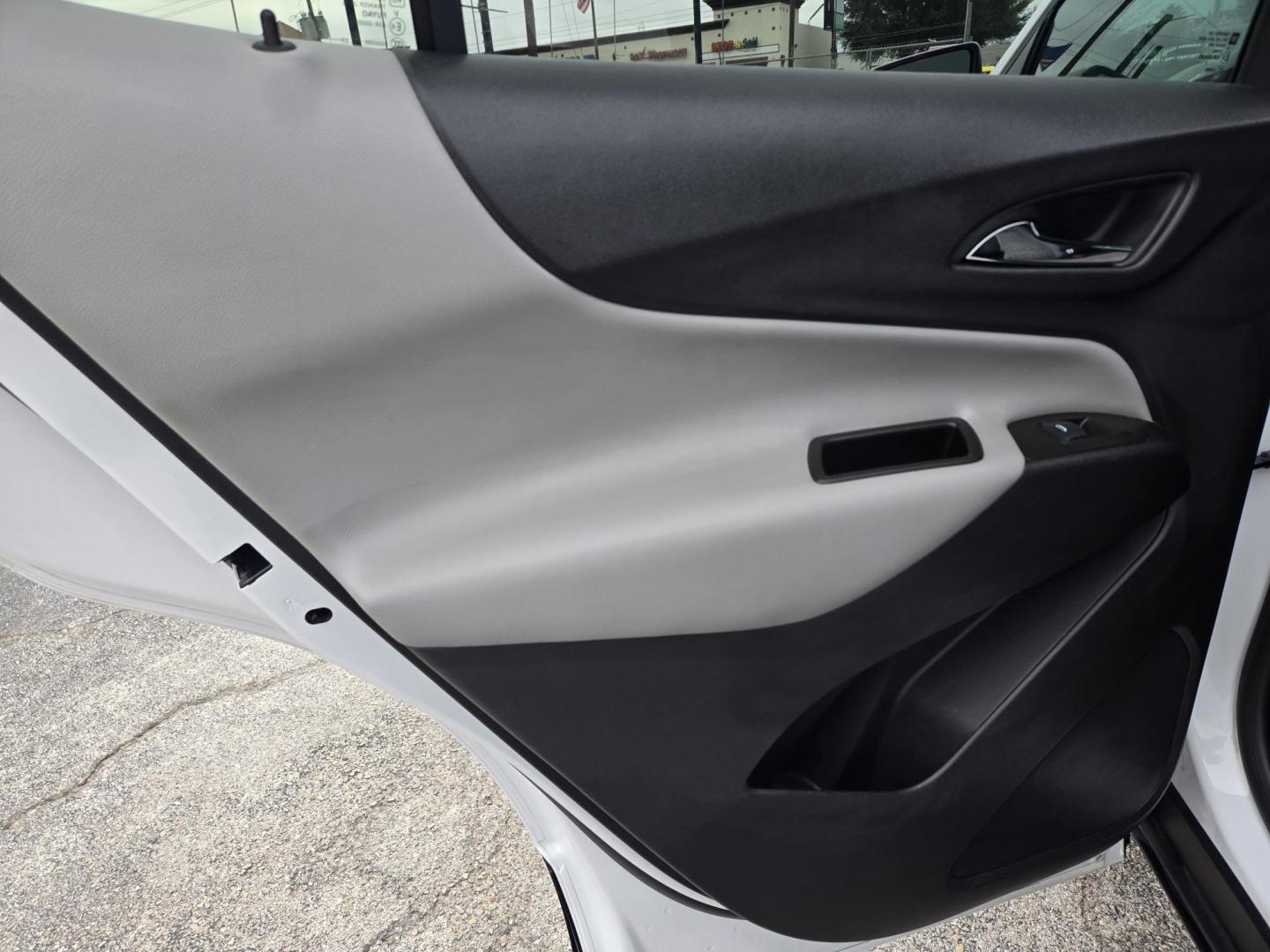 2024 White /Black Chevrolet Equinox LT AWD (3GNAXUEG2RL) with an 1.5L L4 DOHC 16V TURBO engine, 6A transmission, located at 1842 Wirt Road, Houston, TX, 77055, (713) 973-3903, 29.805330, -95.484787 - Photo#11