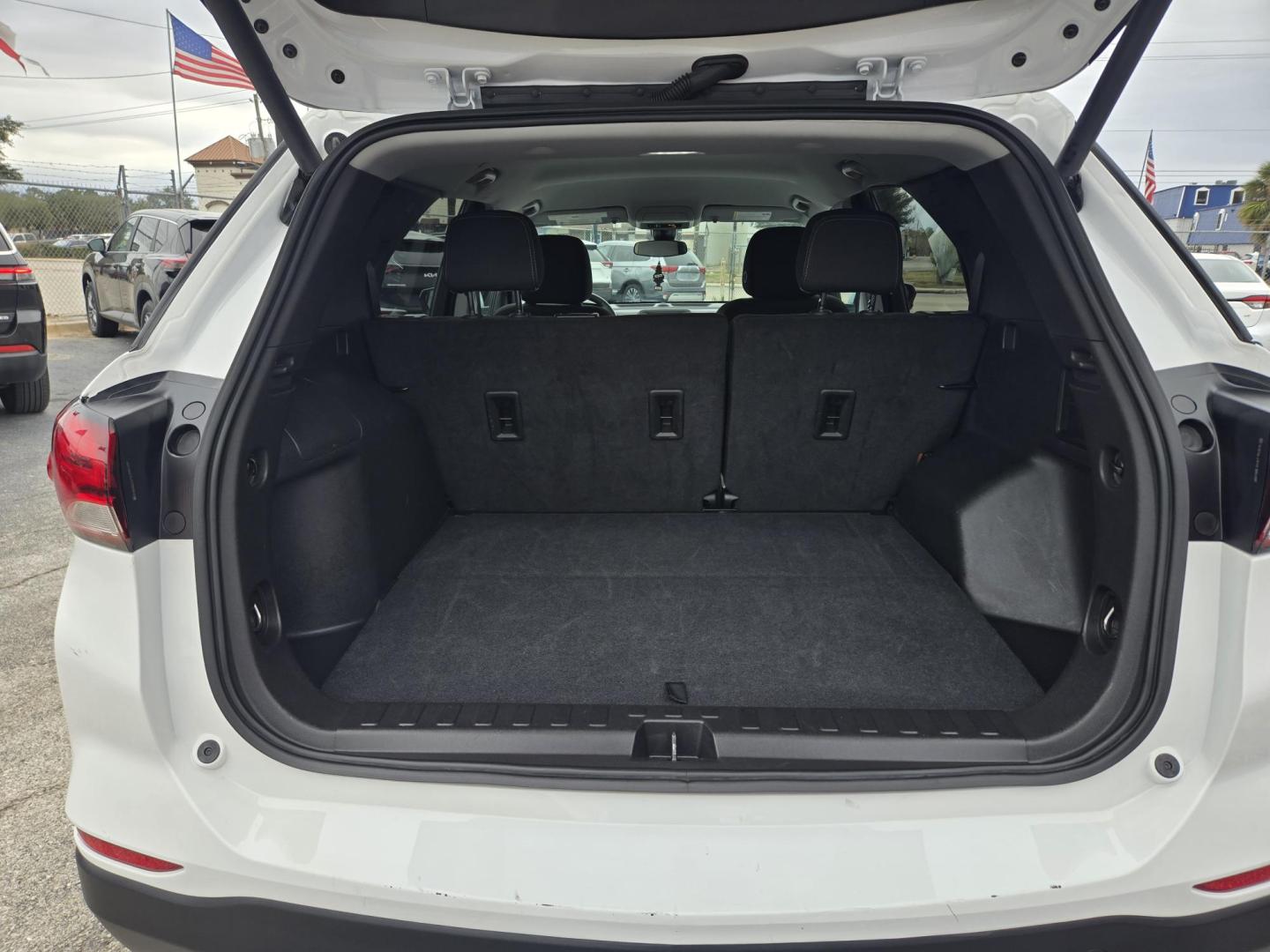 2024 White /Black Chevrolet Equinox LT AWD (3GNAXUEG2RL) with an 1.5L L4 DOHC 16V TURBO engine, 6A transmission, located at 1842 Wirt Road, Houston, TX, 77055, (713) 973-3903, 29.805330, -95.484787 - Photo#17