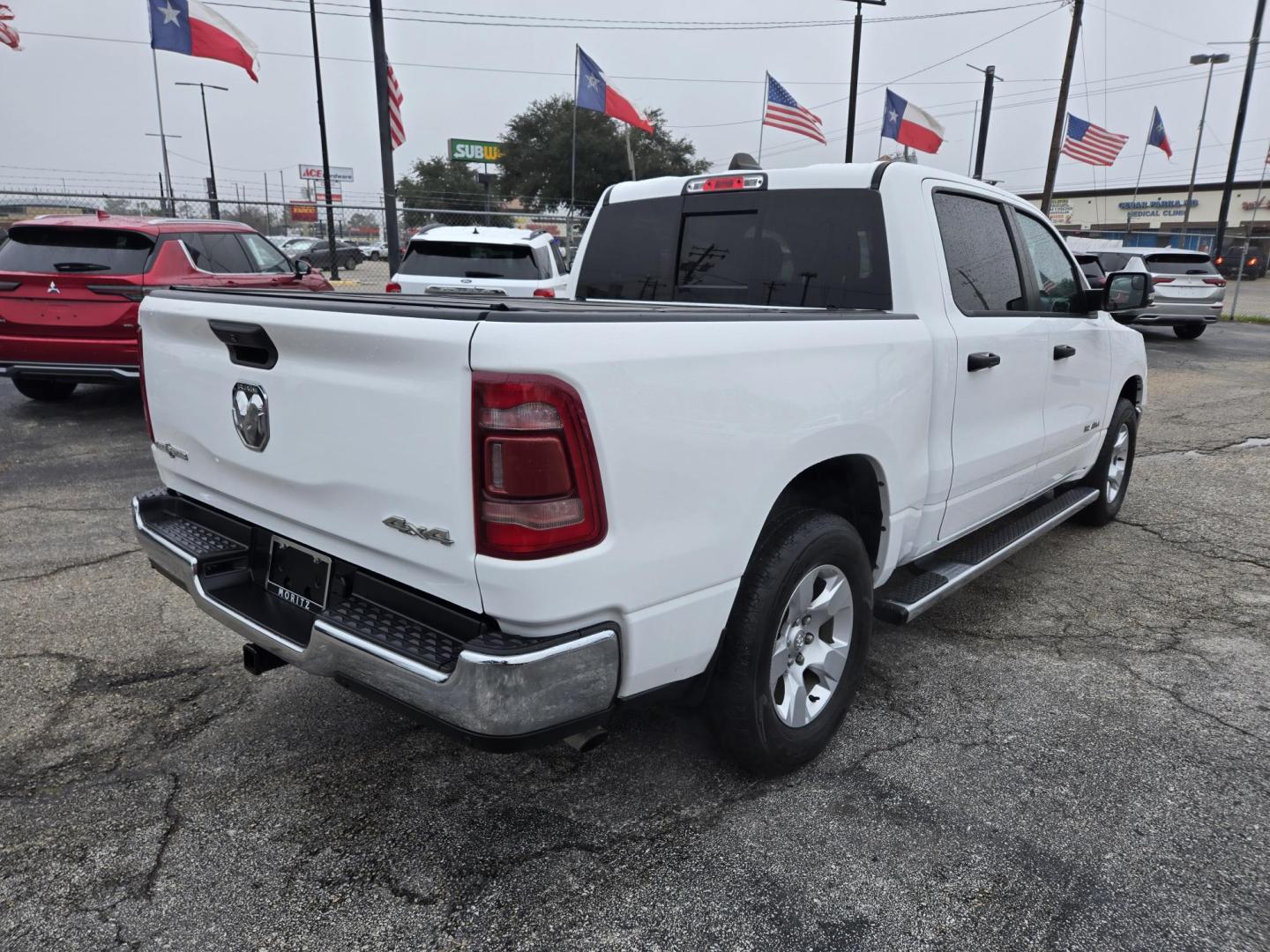 2023 White /Gray RAM 1500 Big Horn Crew Cab SWB 4WD (1C6RRFFG6PN) with an 3.6L V6 DOHC 24V engine, 8A transmission, located at 1842 Wirt Road, Houston, TX, 77055, (713) 973-3903, 29.805330, -95.484787 - Photo#4