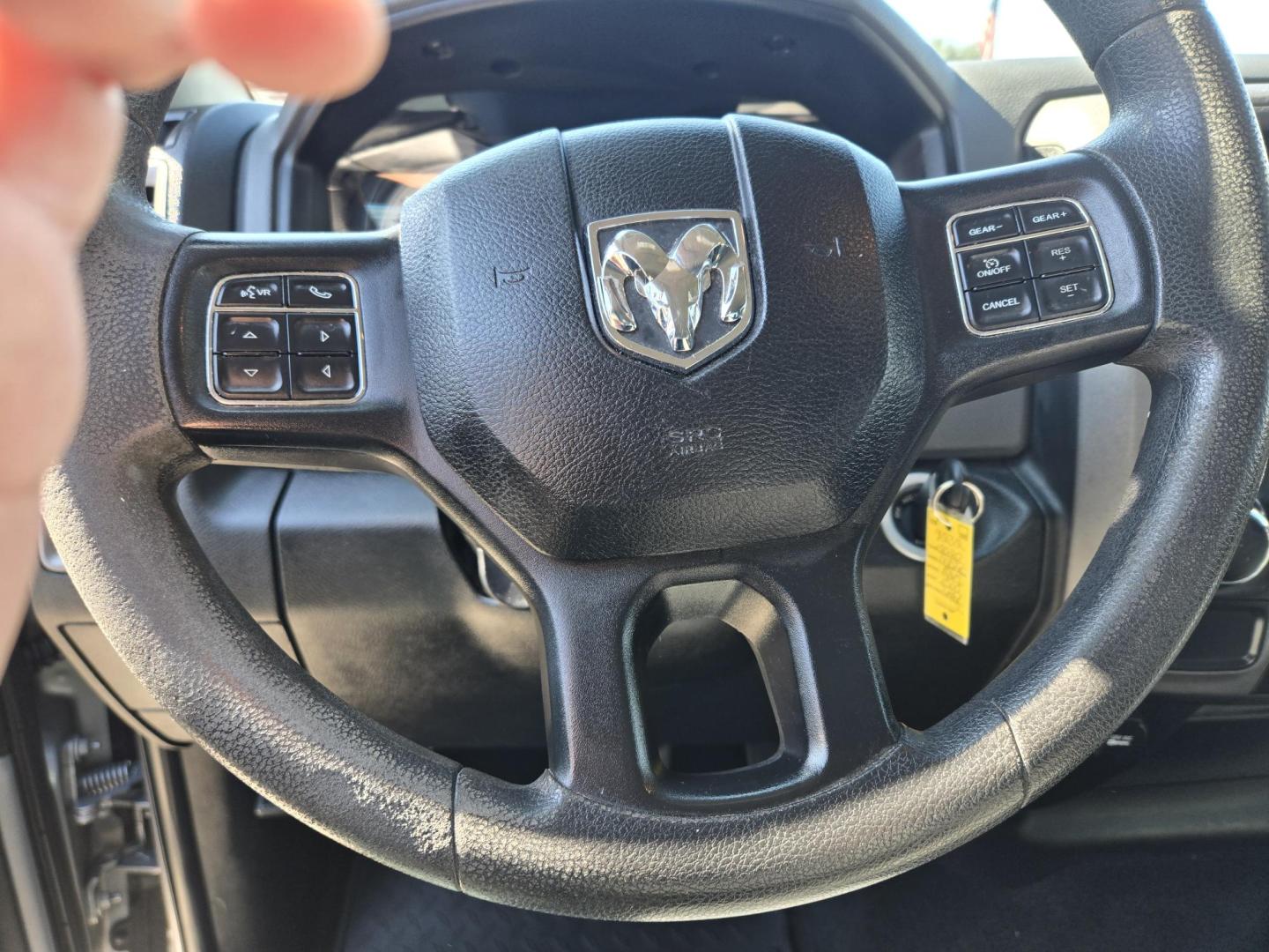 2020 Gray /GRAY RAM 1500 Classic Tradesman Crew Cab SWB 2WD (3C6RR6KT4LG) with an 5.7L V8 OHV 16V engine, 8A transmission, located at 1842 Wirt Road, Houston, TX, 77055, (713) 973-3903, 29.805330, -95.484787 - Photo#8