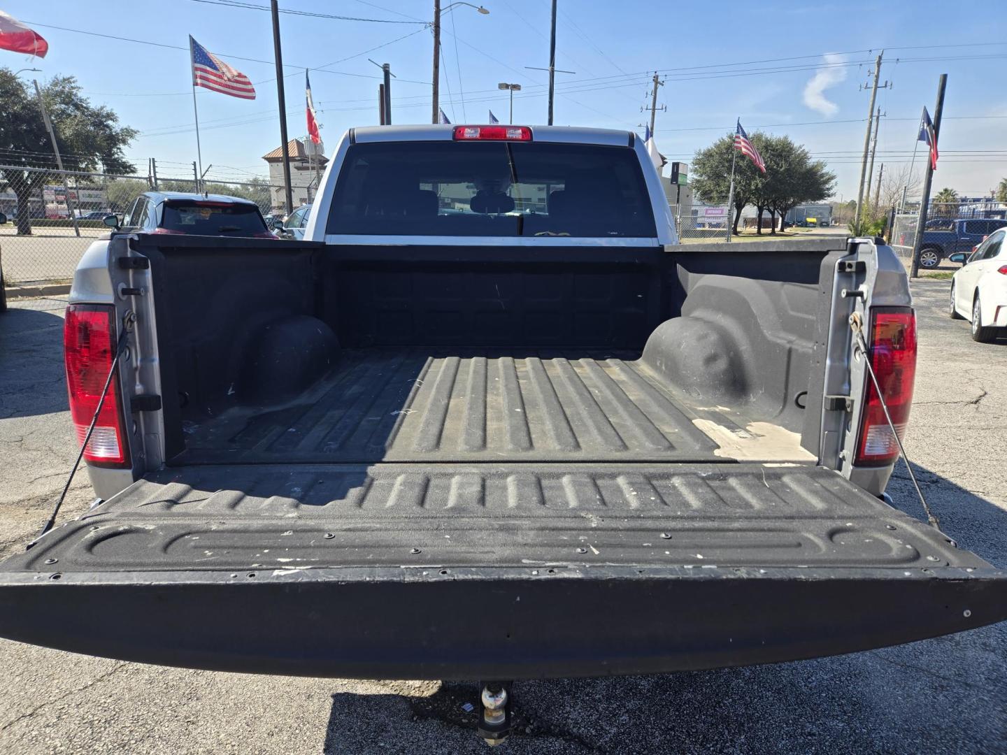 2020 Gray /GRAY RAM 1500 Classic Tradesman Crew Cab SWB 2WD (3C6RR6KT4LG) with an 5.7L V8 OHV 16V engine, 8A transmission, located at 1842 Wirt Road, Houston, TX, 77055, (713) 973-3903, 29.805330, -95.484787 - Photo#19