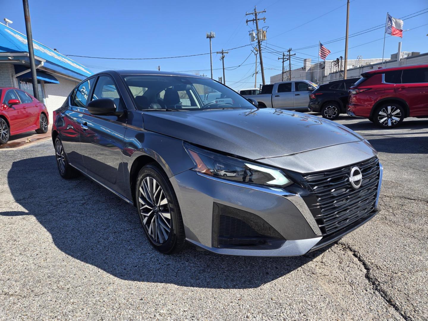 2024 Gray /Black Nissan Altima 2.5 SV (1N4BL4DV2RN) with an 2.5L L4 DOHC 16V engine, CVT transmission, located at 1842 Wirt Road, Houston, TX, 77055, (713) 973-3903, 29.805330, -95.484787 - Photo#6