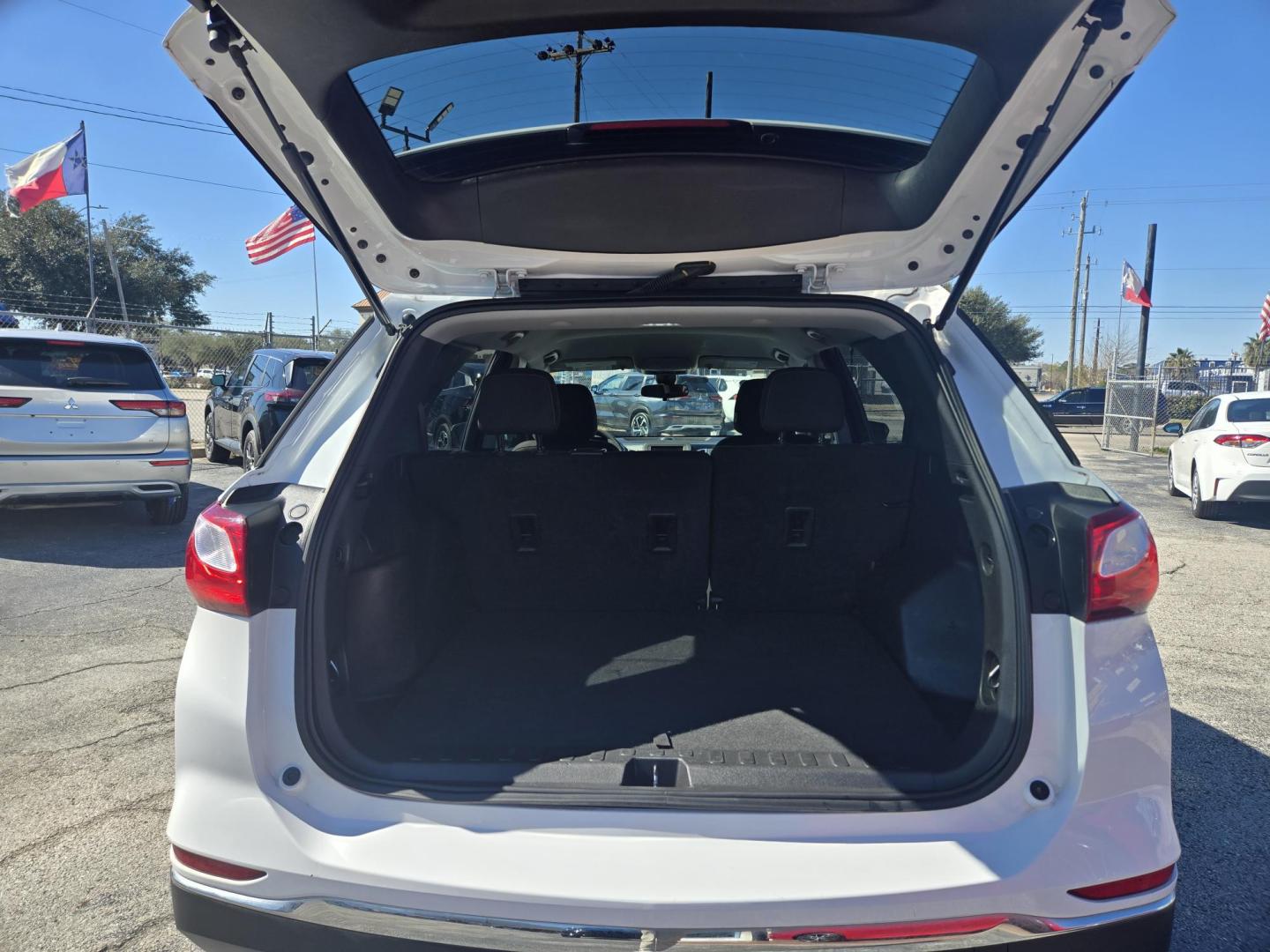 2021 White /GRAY Chevrolet Equinox LT 2WD (3GNAXKEV4MS) with an 1.5L L4 DOHC 16V TURBO engine, 6A transmission, located at 1842 Wirt Road, Houston, TX, 77055, (713) 973-3903, 29.805330, -95.484787 - Photo#17