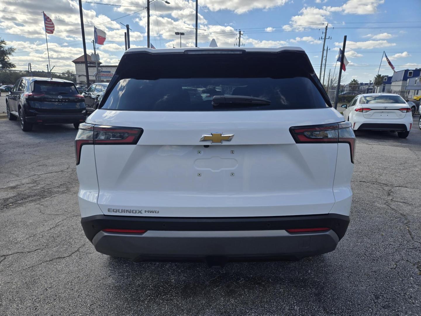 2025 White /Black Chevrolet Equinox 1LT AWD (3GNAXPEG3SL) with an 1.5L L4 DOHC 16V TURBO engine, 6A transmission, located at 1842 Wirt Road, Houston, TX, 77055, (713) 973-3903, 29.805330, -95.484787 - Photo#3