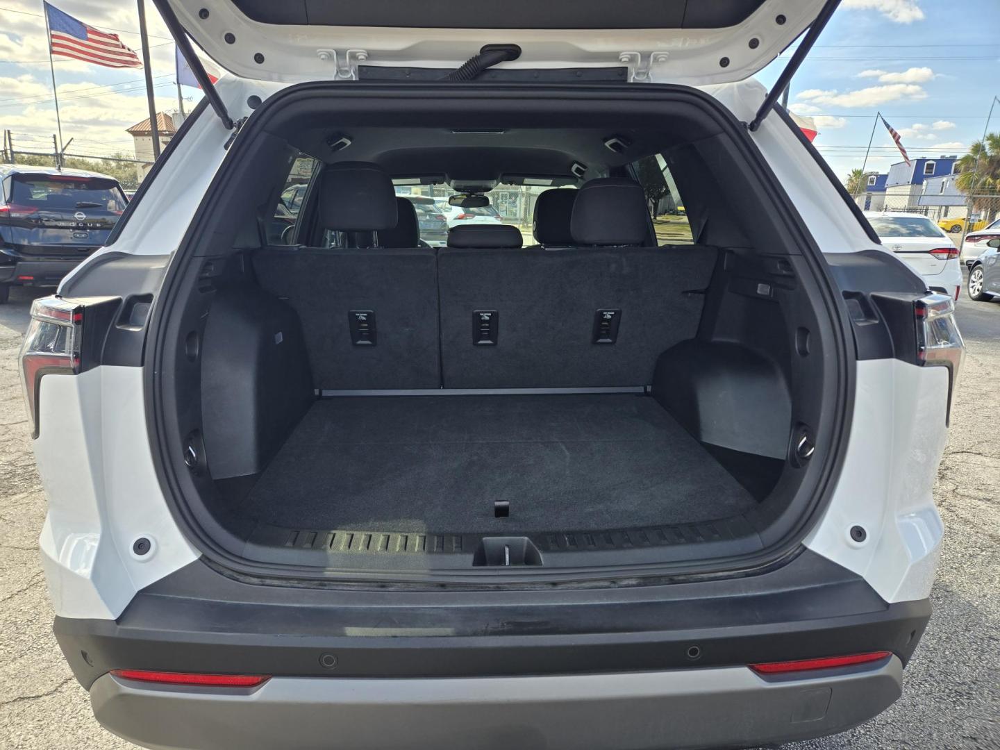 2025 White /Black Chevrolet Equinox 1LT AWD (3GNAXPEG3SL) with an 1.5L L4 DOHC 16V TURBO engine, 6A transmission, located at 1842 Wirt Road, Houston, TX, 77055, (713) 973-3903, 29.805330, -95.484787 - Photo#18