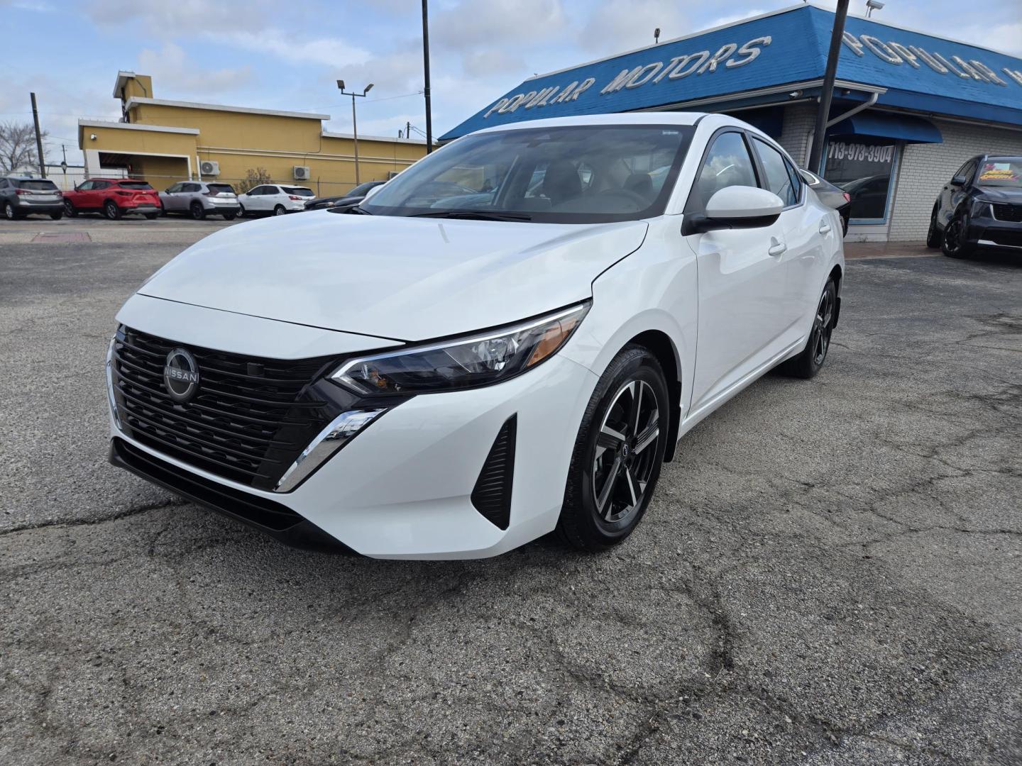2025 White /Black Nissan Sentra SV (3N1AB8CV7SY) with an 1.8L L4 SFI DOHC 16V engine, CVT transmission, located at 1842 Wirt Road, Houston, TX, 77055, (713) 973-3903, 29.805330, -95.484787 - Photo#0