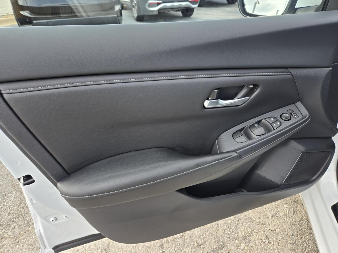 2025 White /Black Nissan Sentra SV (3N1AB8CV7SY) with an 1.8L L4 SFI DOHC 16V engine, CVT transmission, located at 1842 Wirt Road, Houston, TX, 77055, (713) 973-3903, 29.805330, -95.484787 - Photo#9