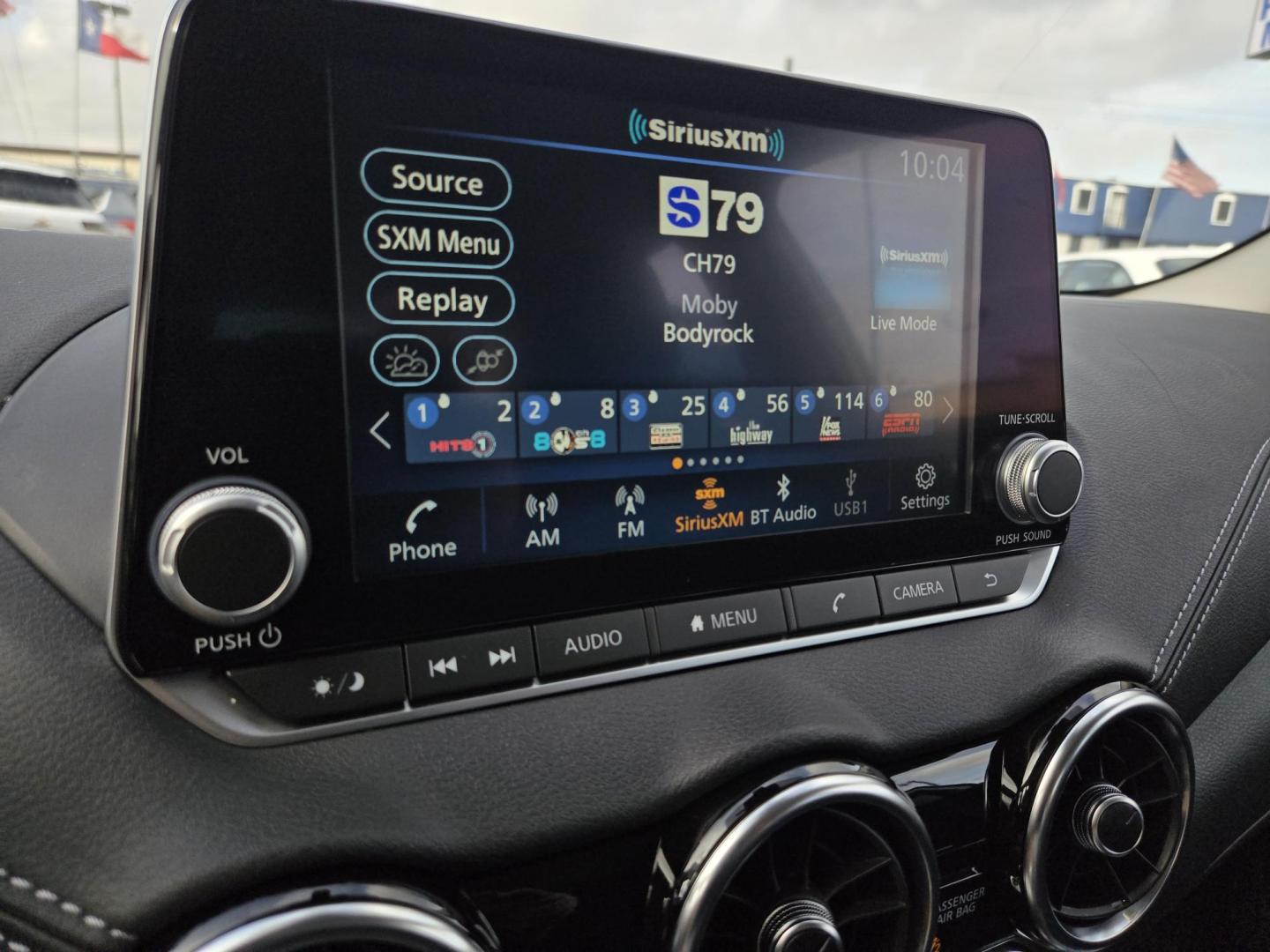 2025 White /Black Nissan Sentra SV (3N1AB8CV7SY) with an 1.8L L4 SFI DOHC 16V engine, CVT transmission, located at 1842 Wirt Road, Houston, TX, 77055, (713) 973-3903, 29.805330, -95.484787 - Photo#19