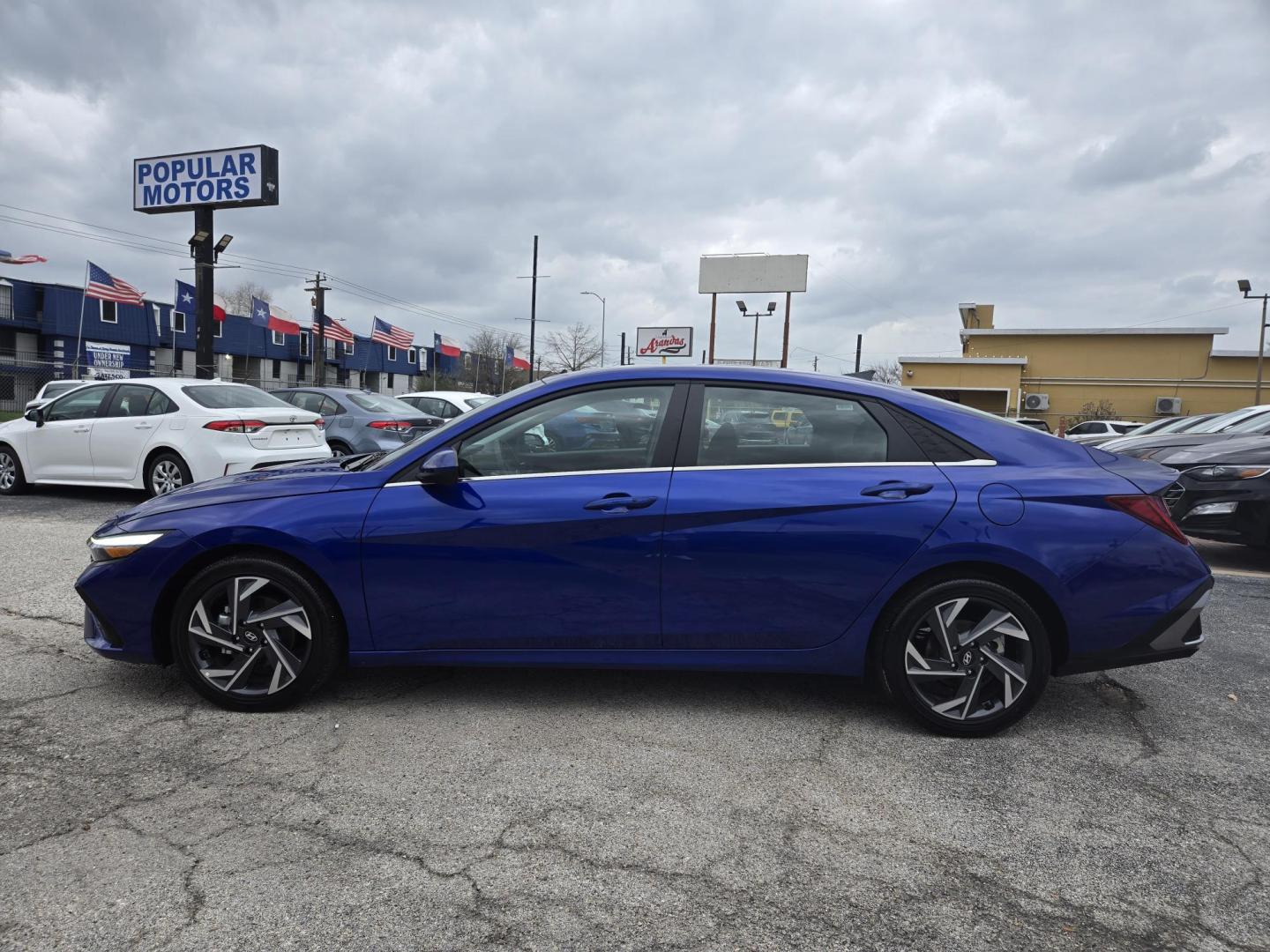 2025 BLUE /Black Hyundai Elantra SEL Convenience (KMHLS4DG1SU) with an 2.0L L4 DOHC 16V engine, 6A transmission, located at 1842 Wirt Road, Houston, TX, 77055, (713) 973-3903, 29.805330, -95.484787 - Photo#1