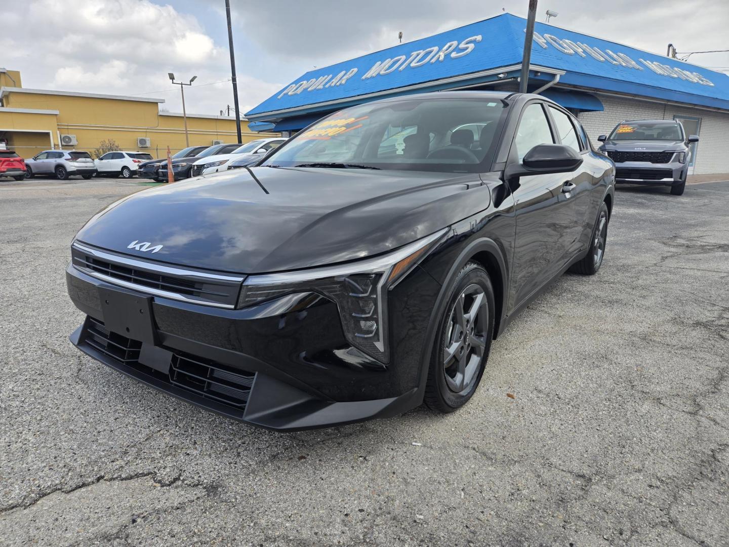2025 Black /Gray Kia K4 LX (3KPFT4DE0SE) with an 2.0L L4 DOHC 16V engine, CVT transmission, located at 1842 Wirt Road, Houston, TX, 77055, (713) 973-3903, 29.805330, -95.484787 - Photo#0