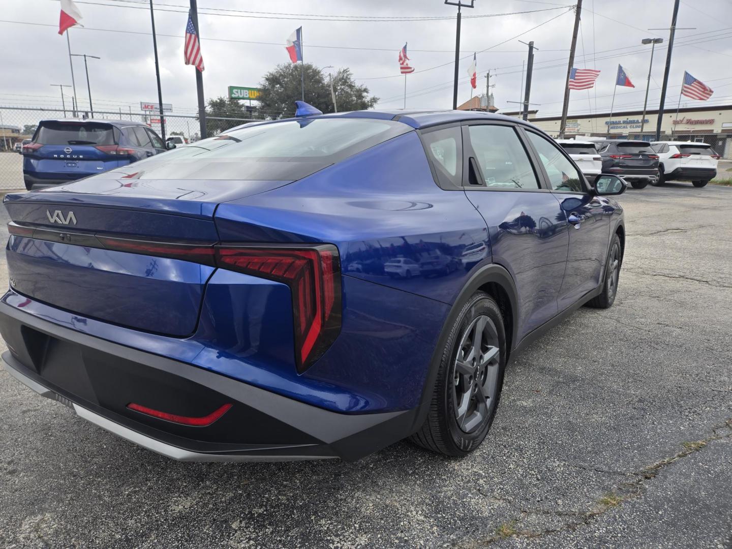 2025 BLUE /Black Kia K4 LX (3KPFT4DE0SE) with an 2.0L L4 DOHC 16V engine, CVT transmission, located at 1842 Wirt Road, Houston, TX, 77055, (713) 973-3903, 29.805330, -95.484787 - Photo#4