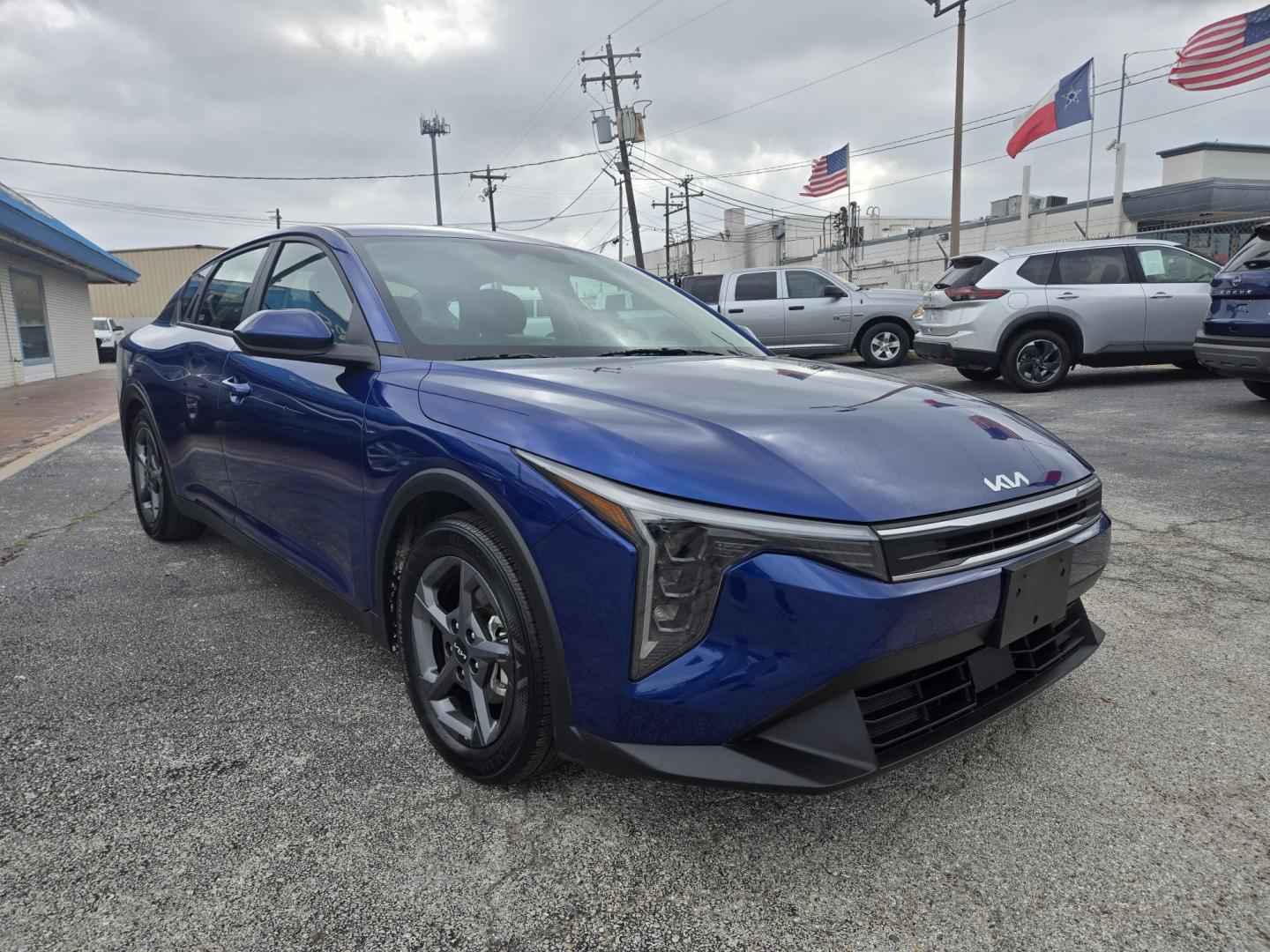 2025 BLUE /Black Kia K4 LX (3KPFT4DE0SE) with an 2.0L L4 DOHC 16V engine, CVT transmission, located at 1842 Wirt Road, Houston, TX, 77055, (713) 973-3903, 29.805330, -95.484787 - Photo#6