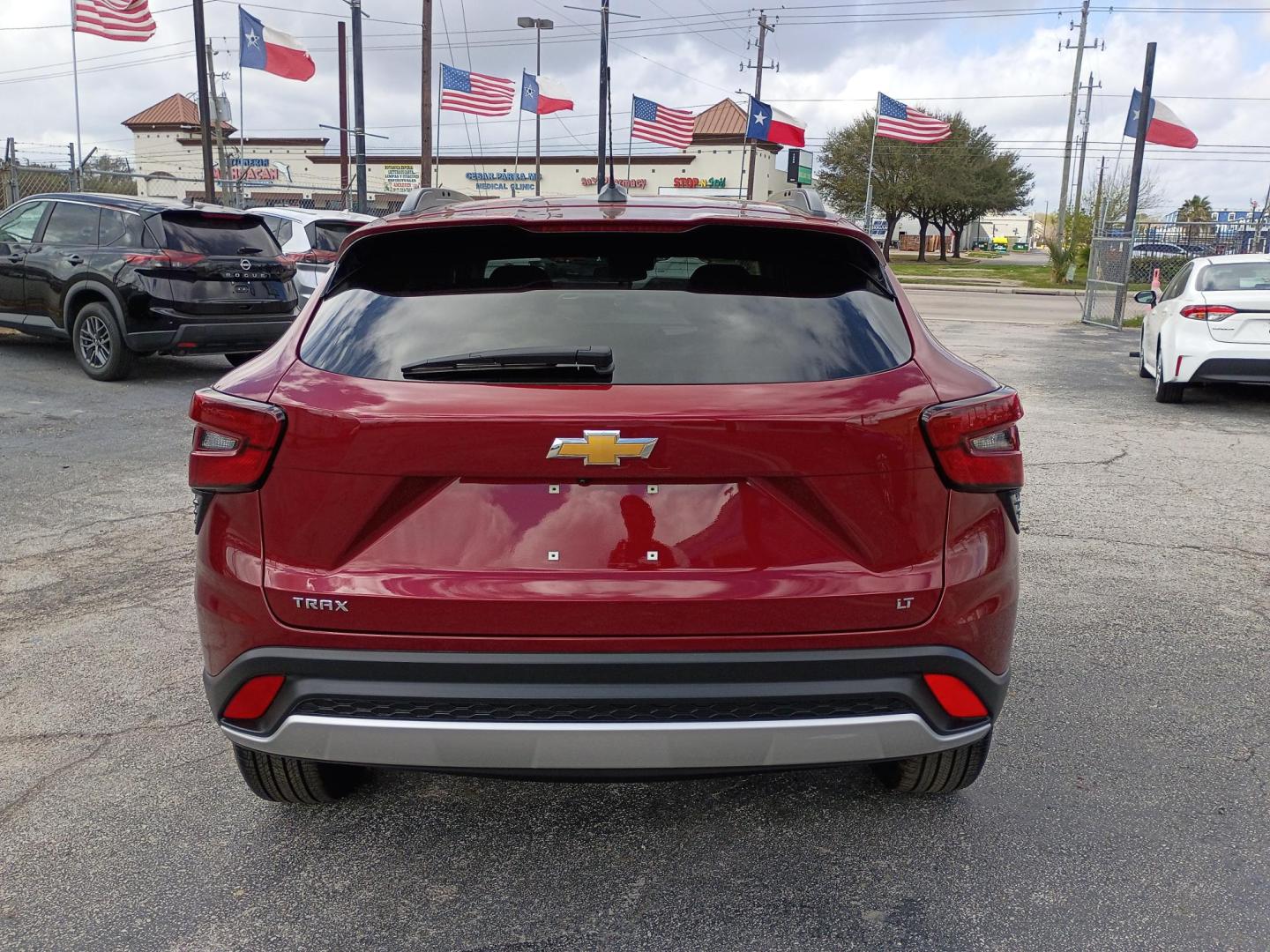 2025 MAROON /Black Chevrolet Trax LT (KL77LHEP5SC) with an 1.2L L3 TURBO engine, 6A transmission, located at 1842 Wirt Road, Houston, TX, 77055, (713) 973-3903, 29.805330, -95.484787 - Photo#3