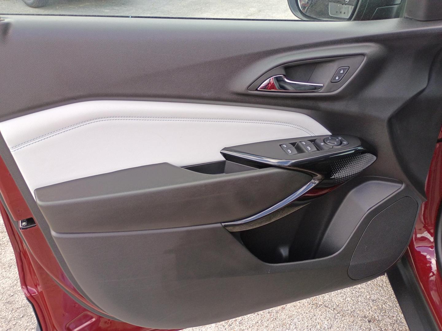 2025 MAROON /Black Chevrolet Trax LT (KL77LHEP5SC) with an 1.2L L3 TURBO engine, 6A transmission, located at 1842 Wirt Road, Houston, TX, 77055, (713) 973-3903, 29.805330, -95.484787 - Photo#10