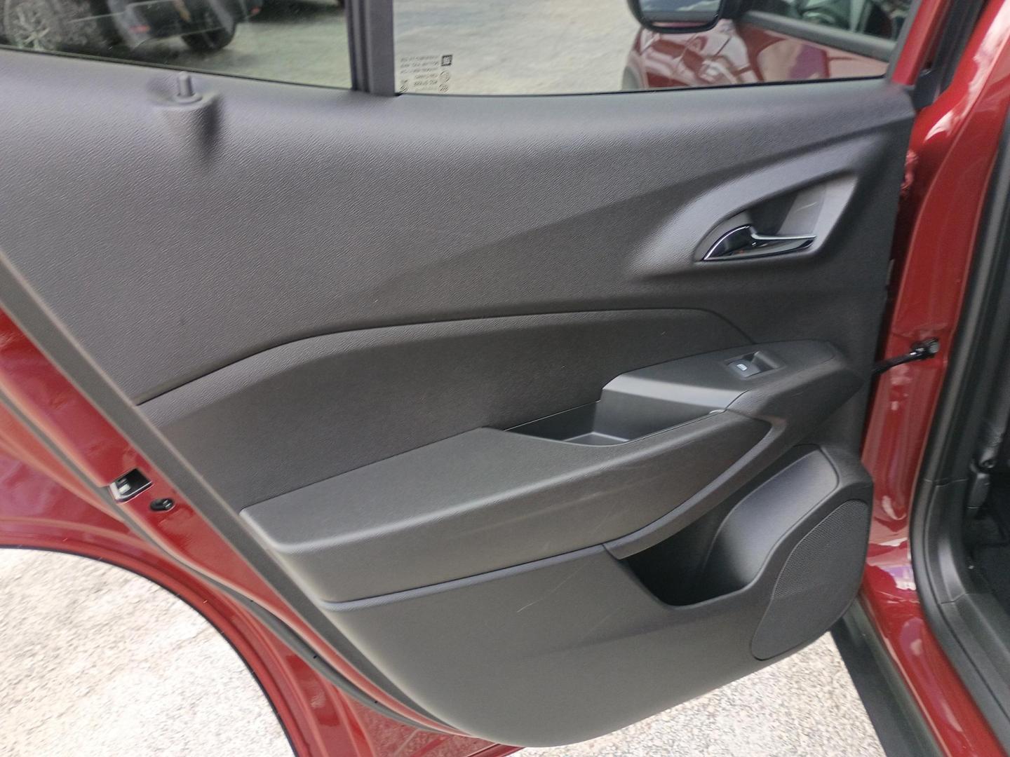 2025 MAROON /Black Chevrolet Trax LT (KL77LHEP5SC) with an 1.2L L3 TURBO engine, 6A transmission, located at 1842 Wirt Road, Houston, TX, 77055, (713) 973-3903, 29.805330, -95.484787 - Photo#12