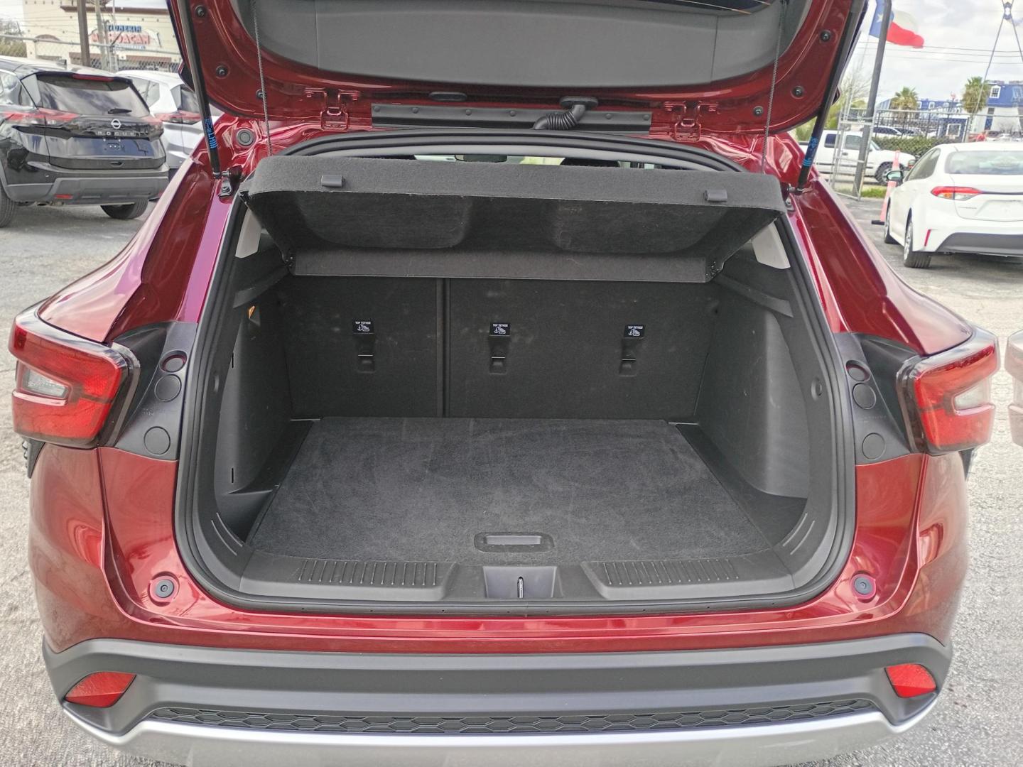 2025 MAROON /Black Chevrolet Trax LT (KL77LHEP5SC) with an 1.2L L3 TURBO engine, 6A transmission, located at 1842 Wirt Road, Houston, TX, 77055, (713) 973-3903, 29.805330, -95.484787 - Photo#18