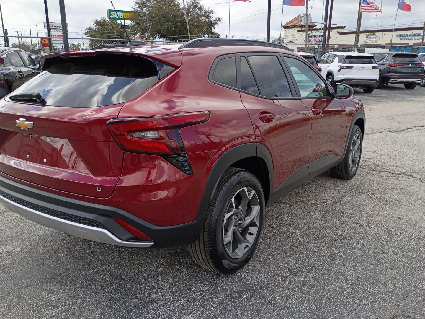 2025 MAROON /Black Chevrolet Trax LT (KL77LHEP5SC) with an 1.2L L3 TURBO engine, 6A transmission, located at 1842 Wirt Road, Houston, TX, 77055, (713) 973-3903, 29.805330, -95.484787 - Photo#4