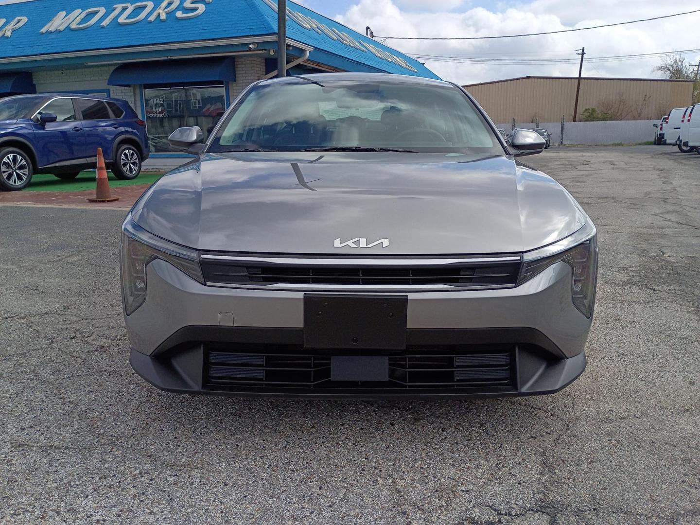 2025 Gray /Black Kia K4 LX (3KPFT4DE1SE) with an 2.0L L4 DOHC 16V engine, CVT transmission, located at 1842 Wirt Road, Houston, TX, 77055, (713) 973-3903, 29.805330, -95.484787 - Photo#7