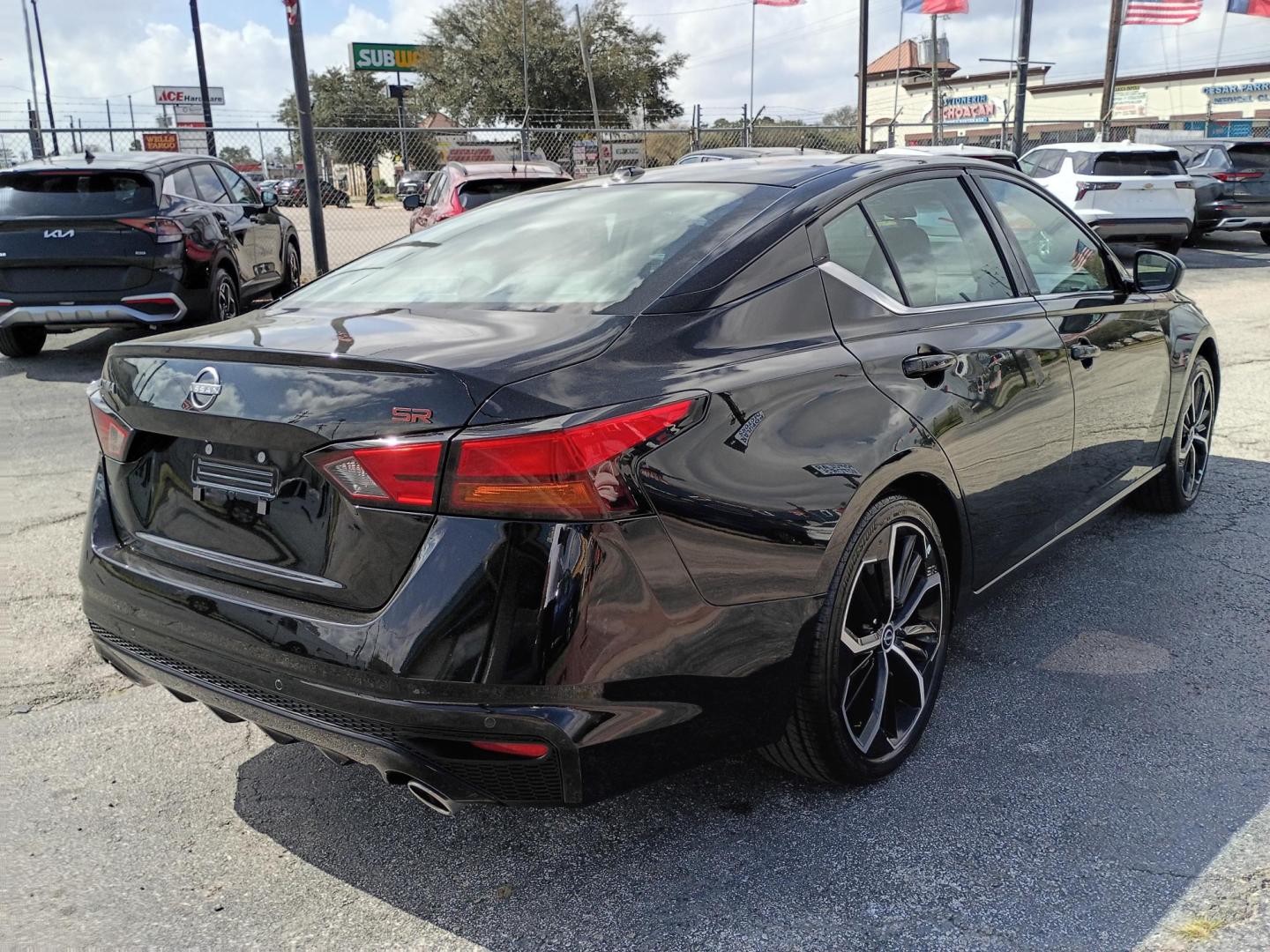 2025 Black /Black Nissan Altima 2.5 SR (1N4BL4CV1SN) with an 2.5L L4 DOHC 16V engine, CVT transmission, located at 1842 Wirt Road, Houston, TX, 77055, (713) 973-3903, 29.805330, -95.484787 - Photo#4