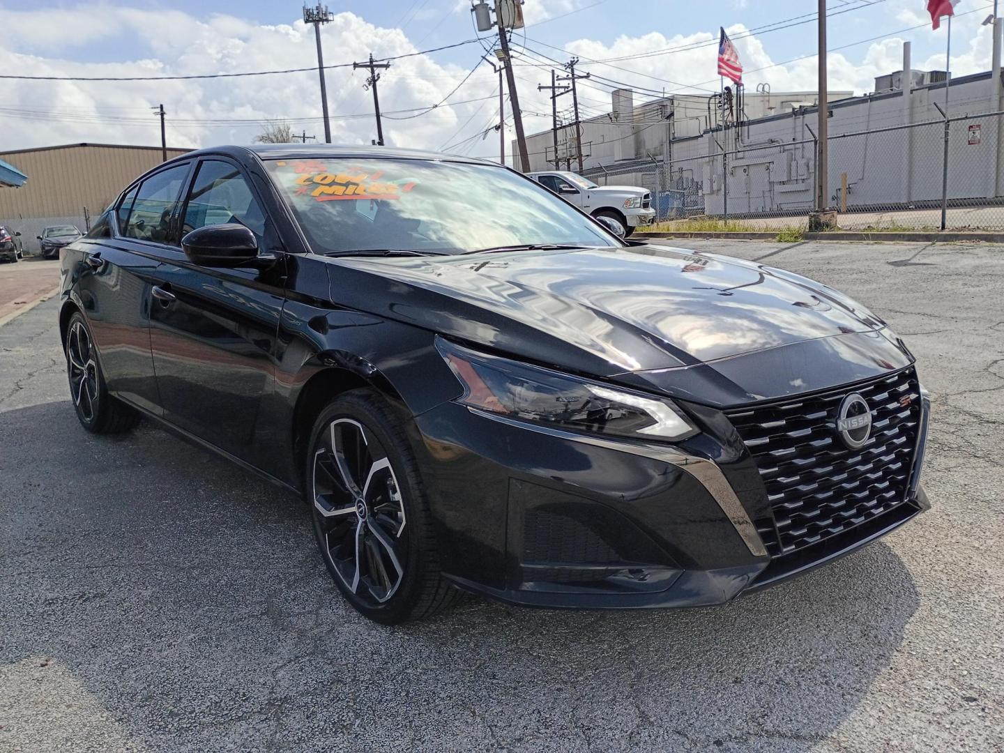 2025 Black /Black Nissan Altima 2.5 SR (1N4BL4CV1SN) with an 2.5L L4 DOHC 16V engine, CVT transmission, located at 1842 Wirt Road, Houston, TX, 77055, (713) 973-3903, 29.805330, -95.484787 - Photo#6