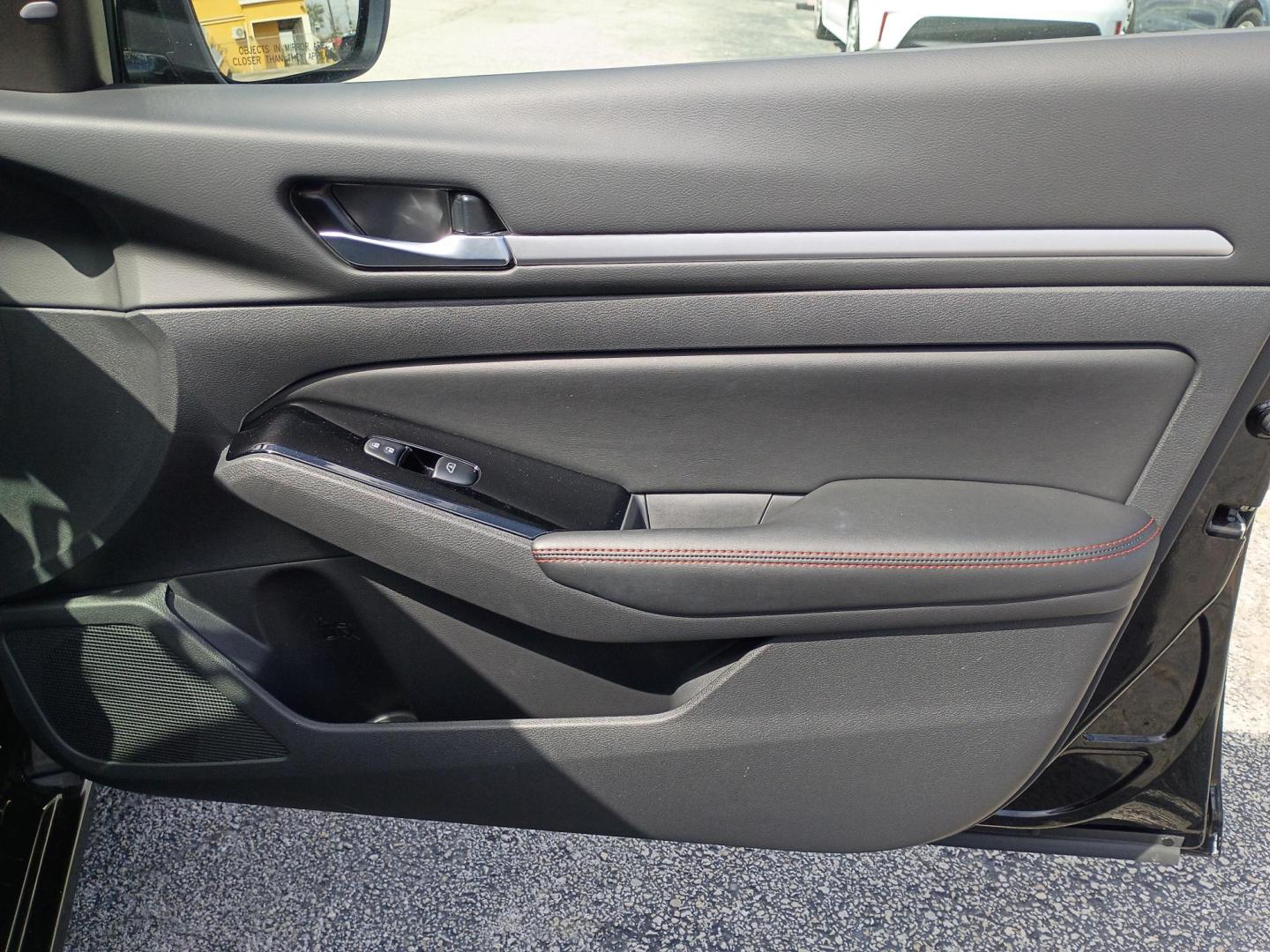 2025 Black /Black Nissan Altima 2.5 SR (1N4BL4CV1SN) with an 2.5L L4 DOHC 16V engine, CVT transmission, located at 1842 Wirt Road, Houston, TX, 77055, (713) 973-3903, 29.805330, -95.484787 - Photo#13