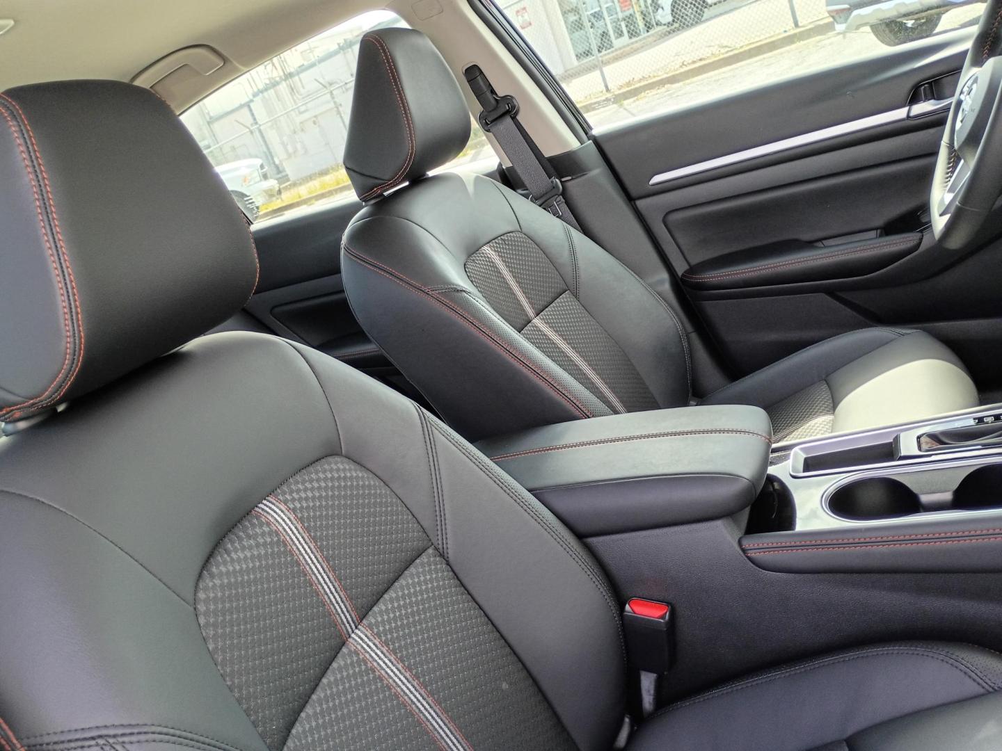 2025 Black /Black Nissan Altima 2.5 SR (1N4BL4CV1SN) with an 2.5L L4 DOHC 16V engine, CVT transmission, located at 1842 Wirt Road, Houston, TX, 77055, (713) 973-3903, 29.805330, -95.484787 - Photo#12